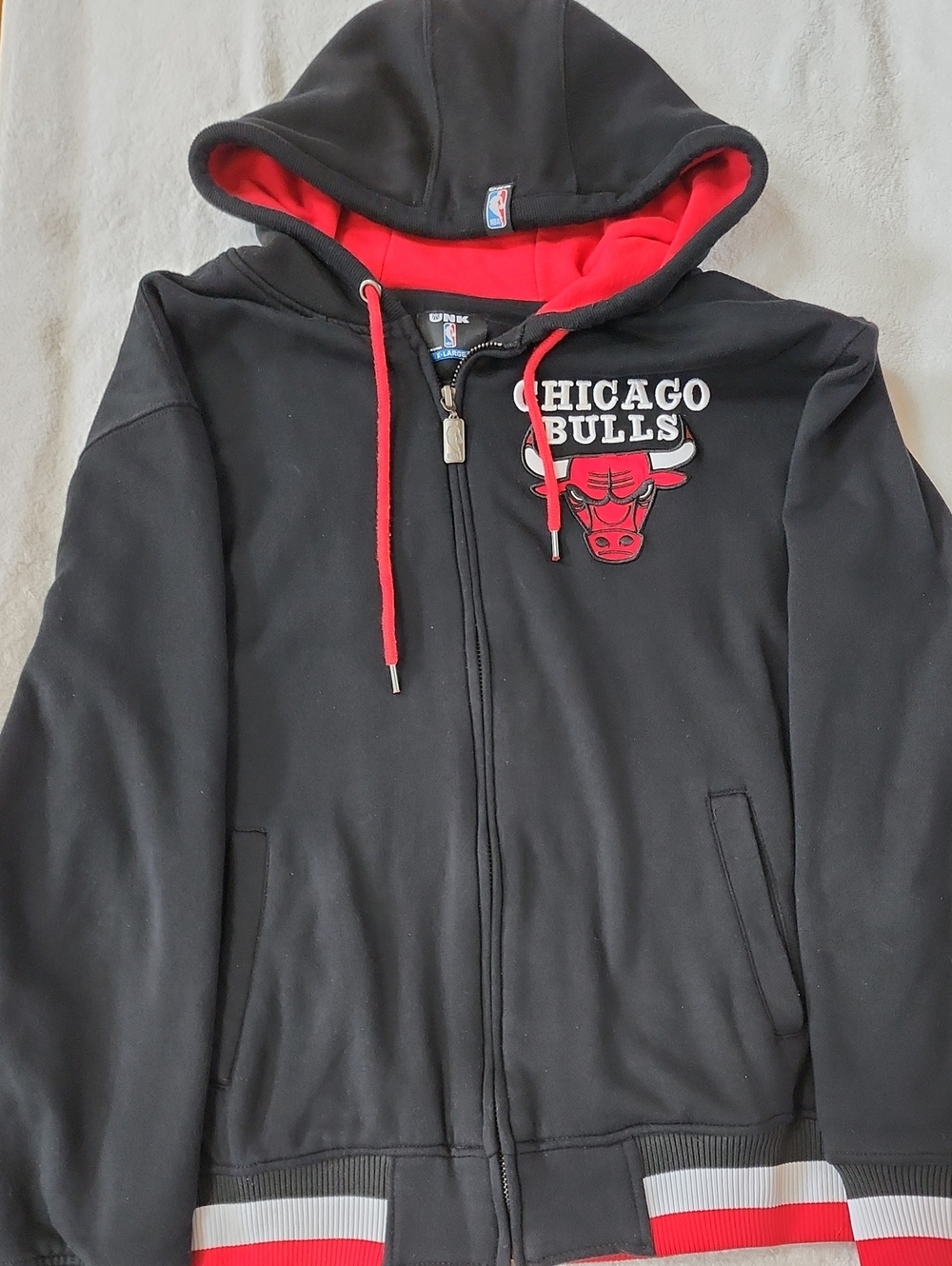 UNK Men's Chicago Bulls Black & Red Full-Zip Hoodie Jacket Size XL Preowned